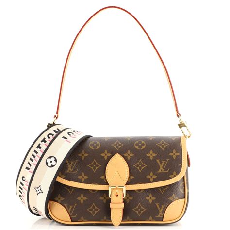 pochette louis louis vuitton|louis vuitton diane bag.